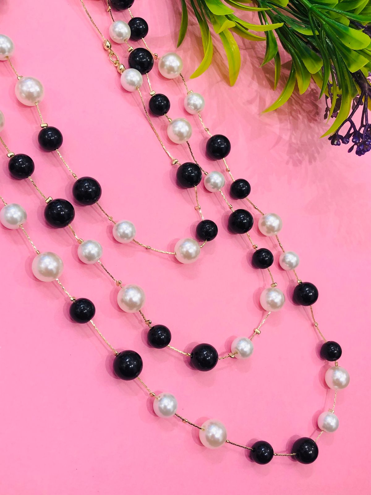 Black & White Pearl Necklace