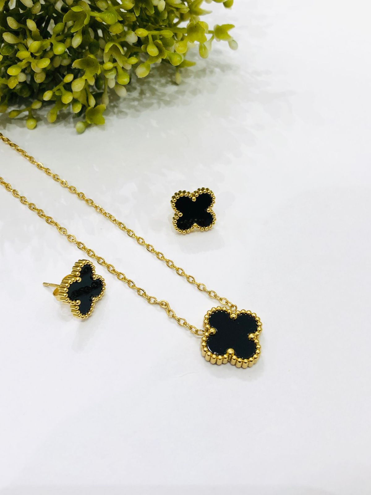 Black Flower Pendant Set