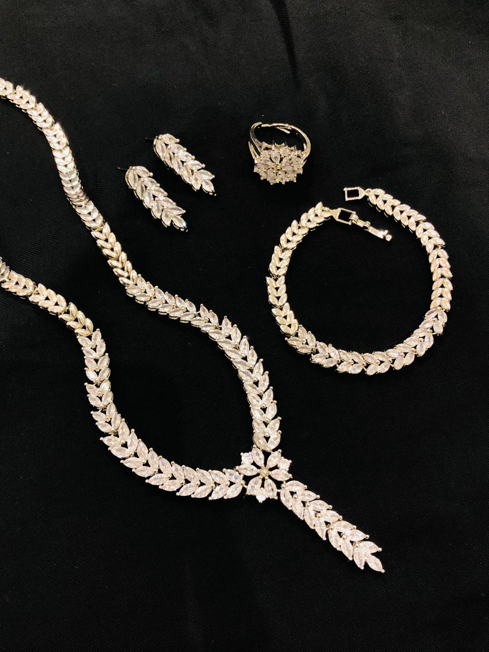 Leaf Shape Necklace Set