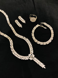 Thumbnail for Leaf Shape Necklace Set