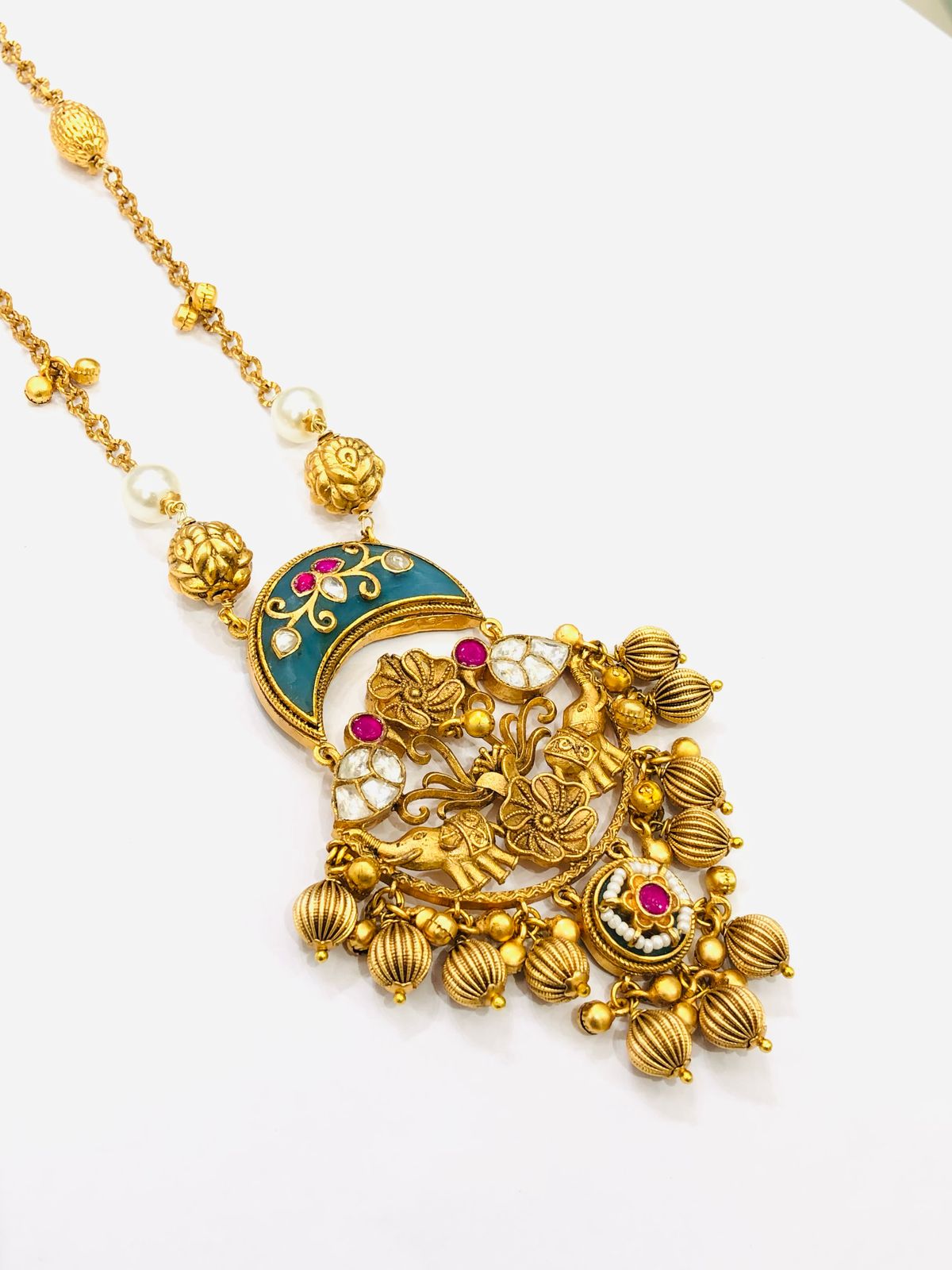 Veerani Vibes Pendant Set