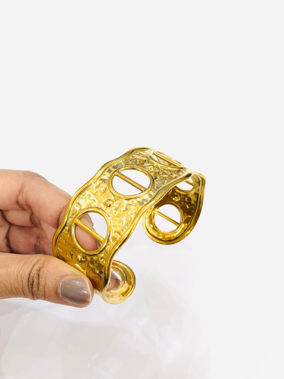 Round Bold Golden Bracelet