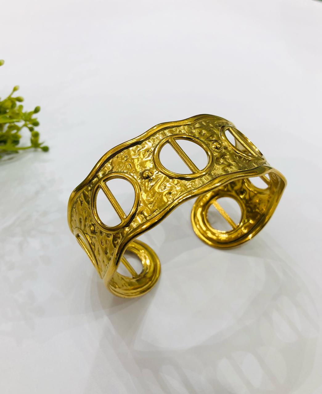 Round Bold Golden Bracelet