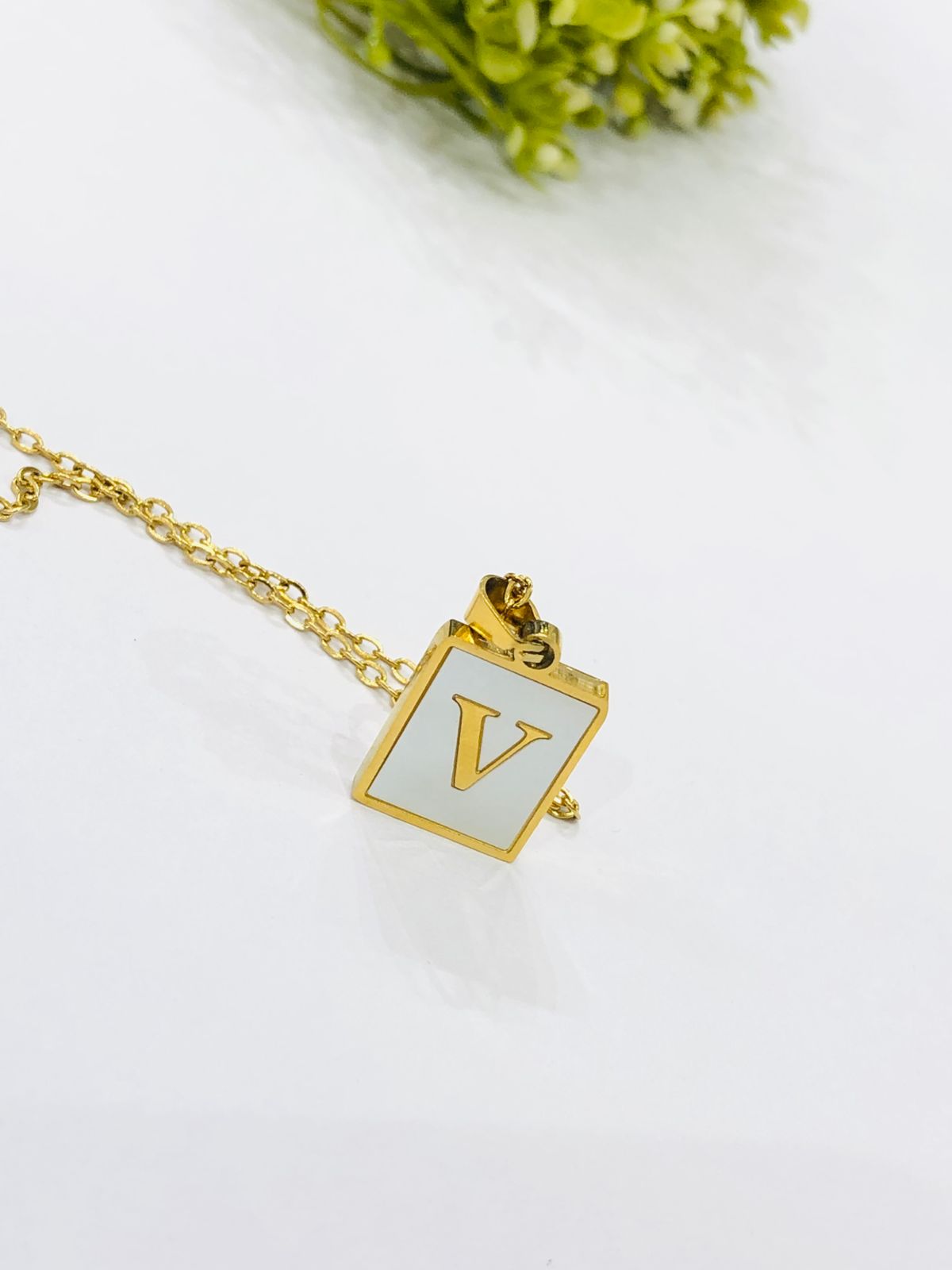 V Initial Chain