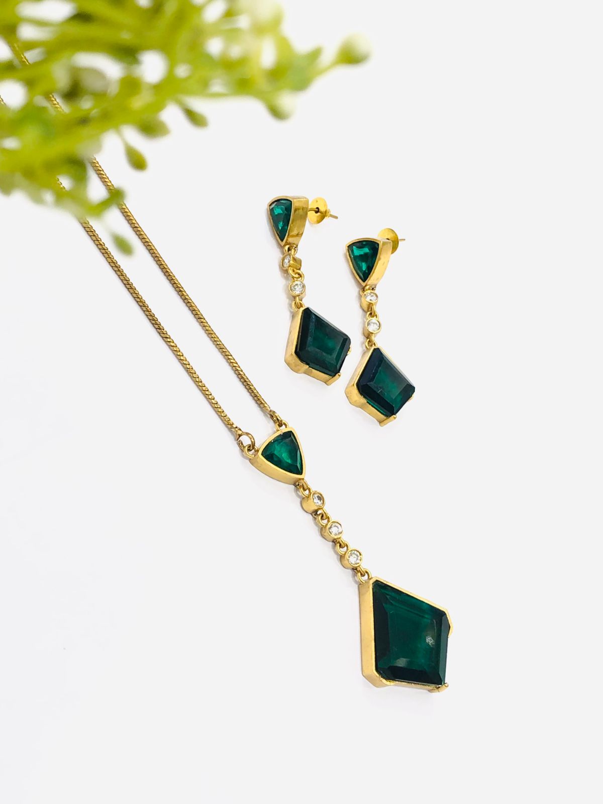 Emerald Golden Pendant Set