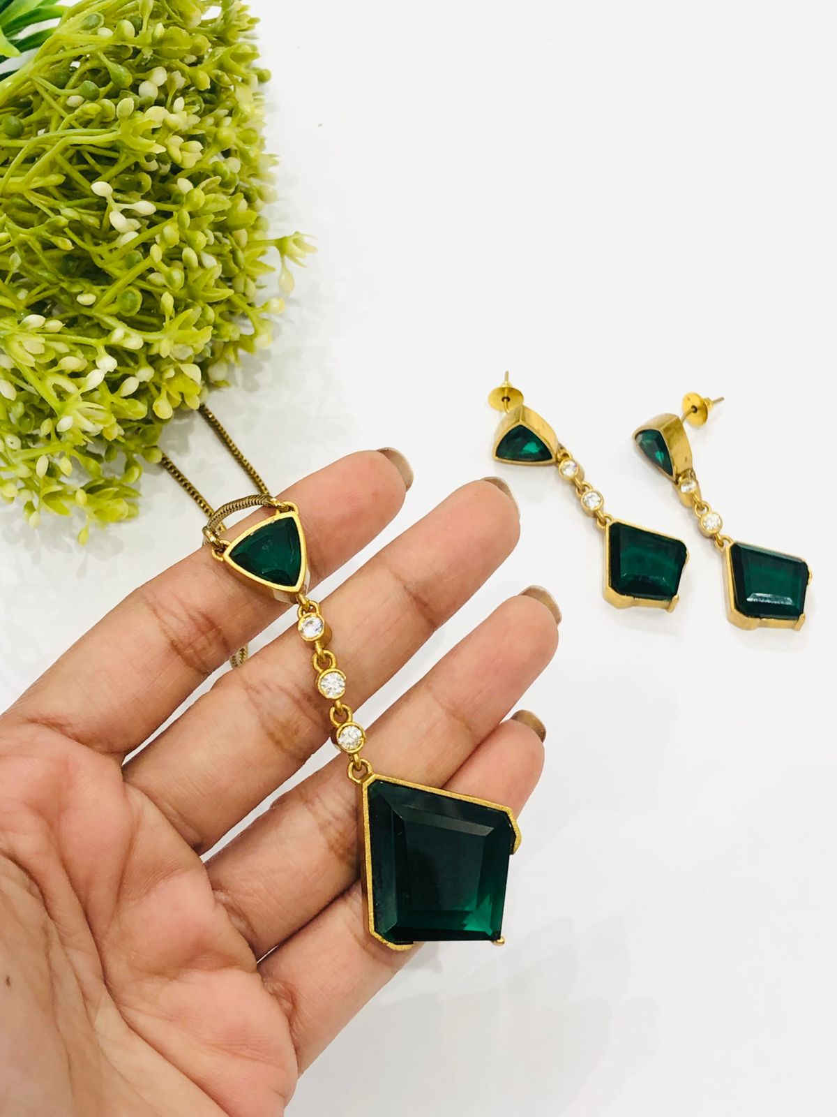 Emerald Golden Pendant Set