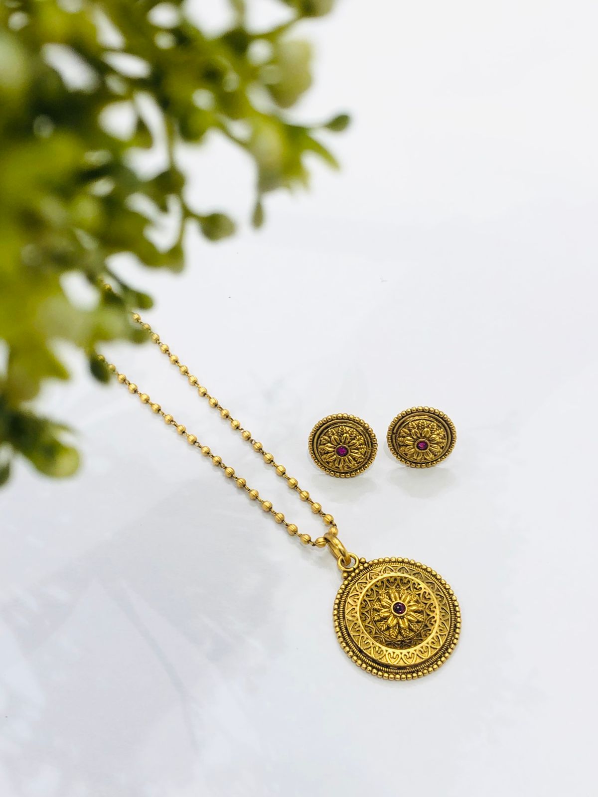 Golden Round Red Pendant Set