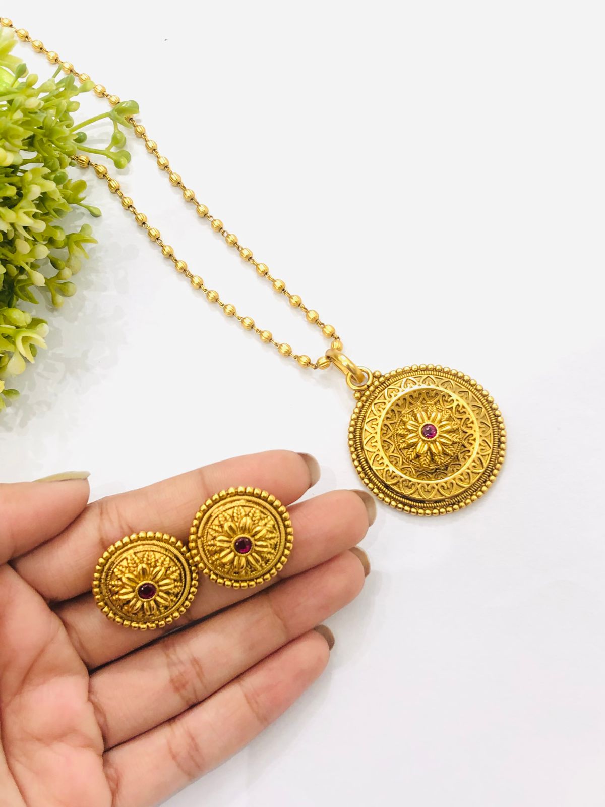 Golden Round Red Pendant Set