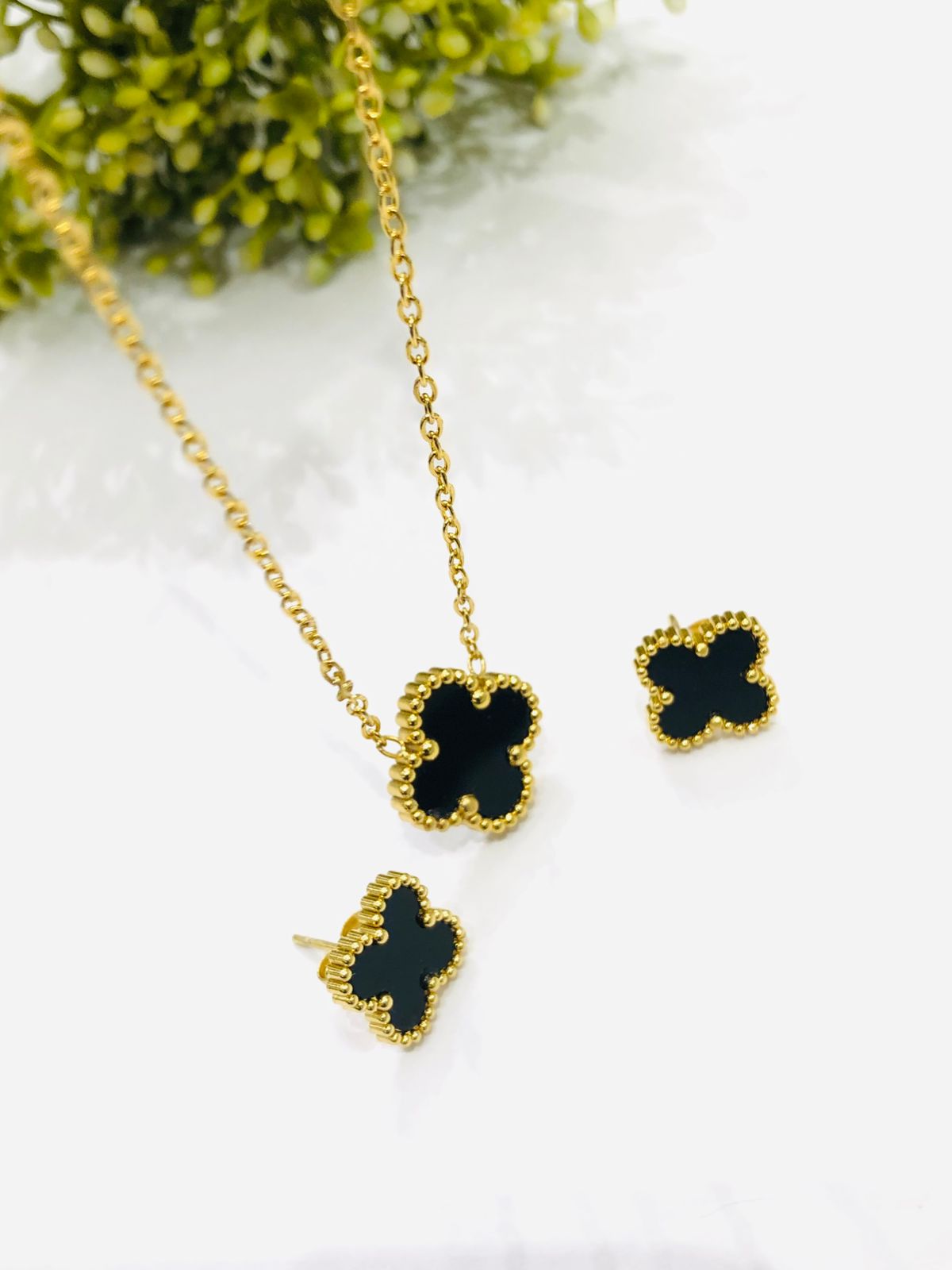 Black Flower Pendant Set