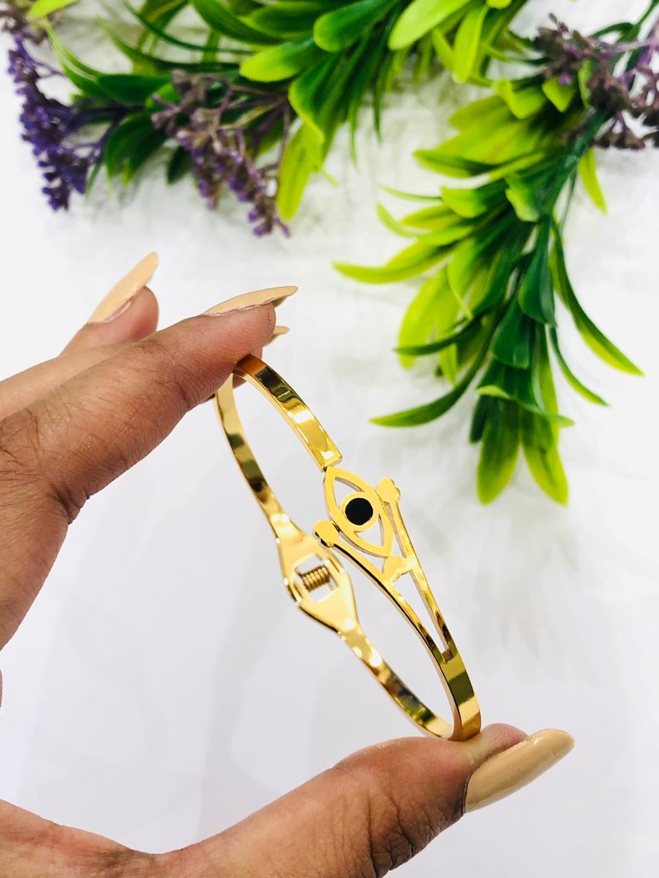 Golden Eye Bracelet
