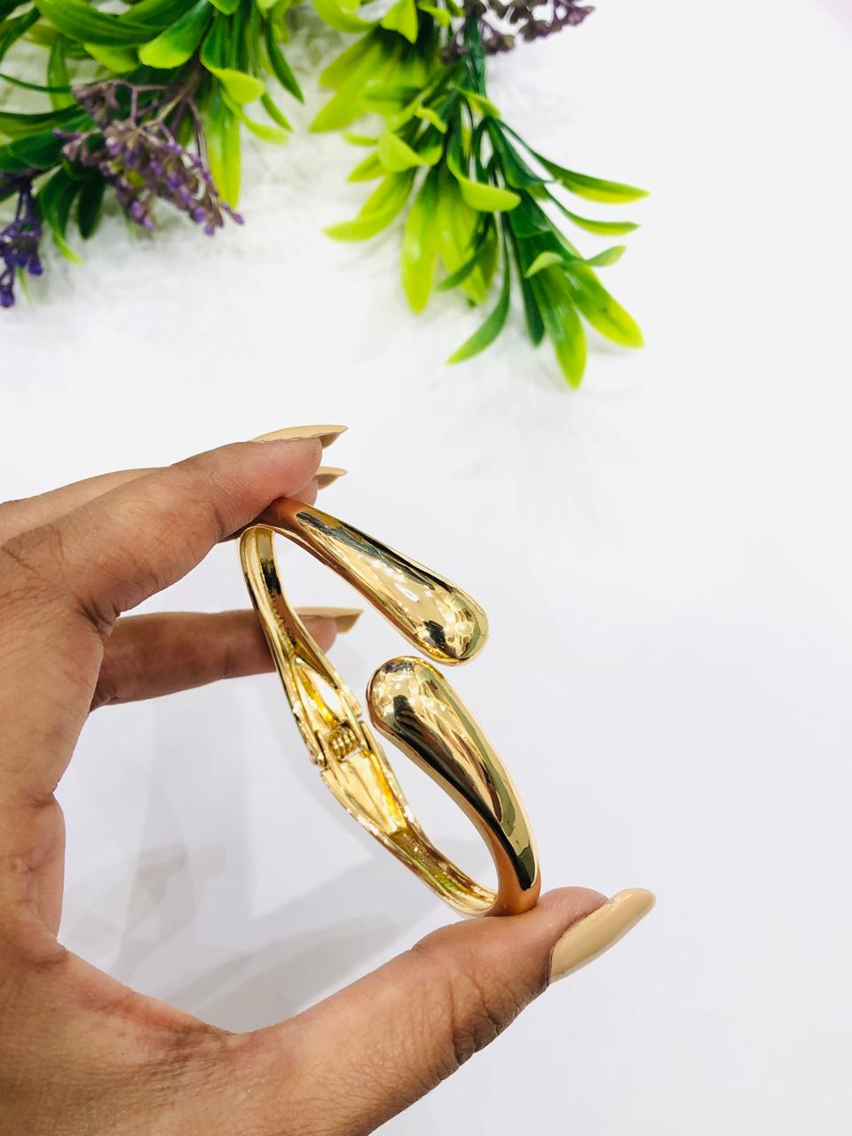 Classic Golden Bracelet
