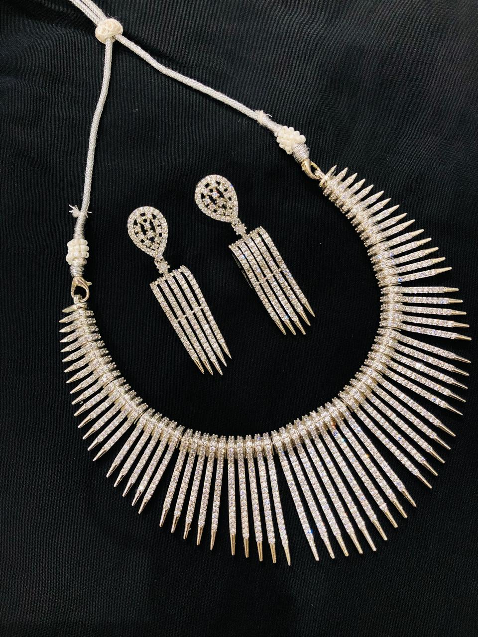 Line Diamond Necklace Set