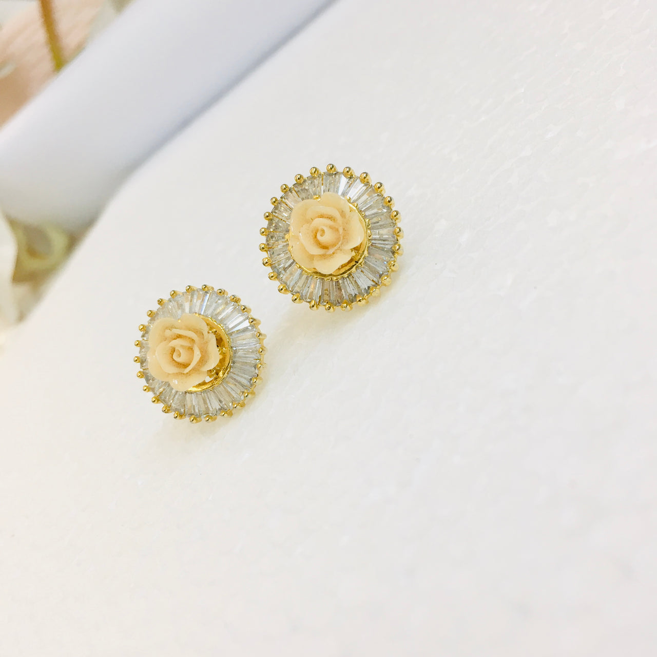 Resin Flower Stud Earrings Zayn Luxury Jewellery