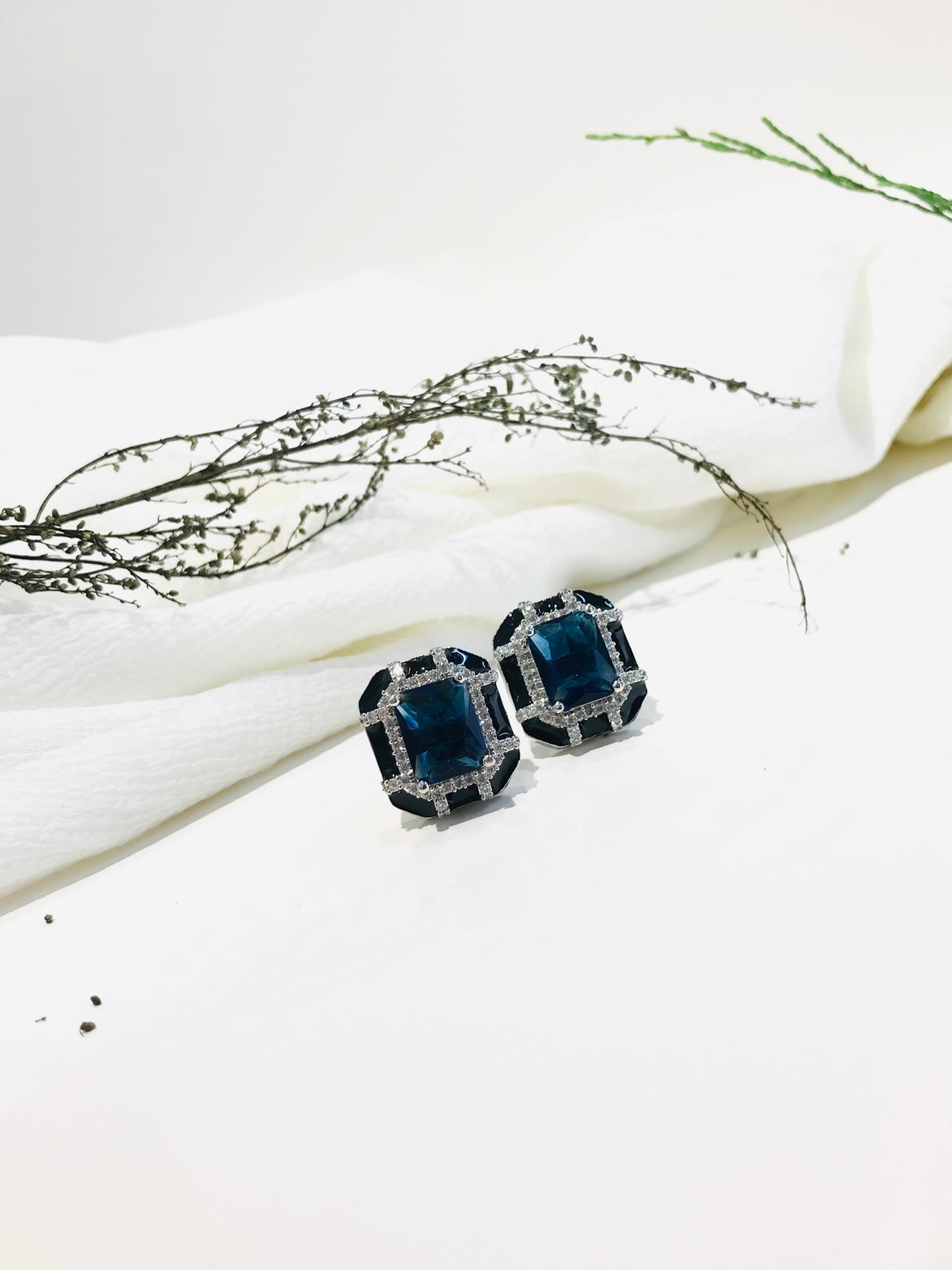 Blue Sapphire Stud