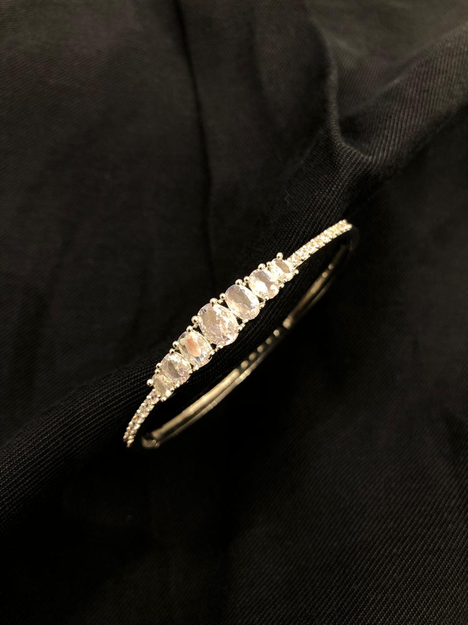 Minimal Oval Bracelet