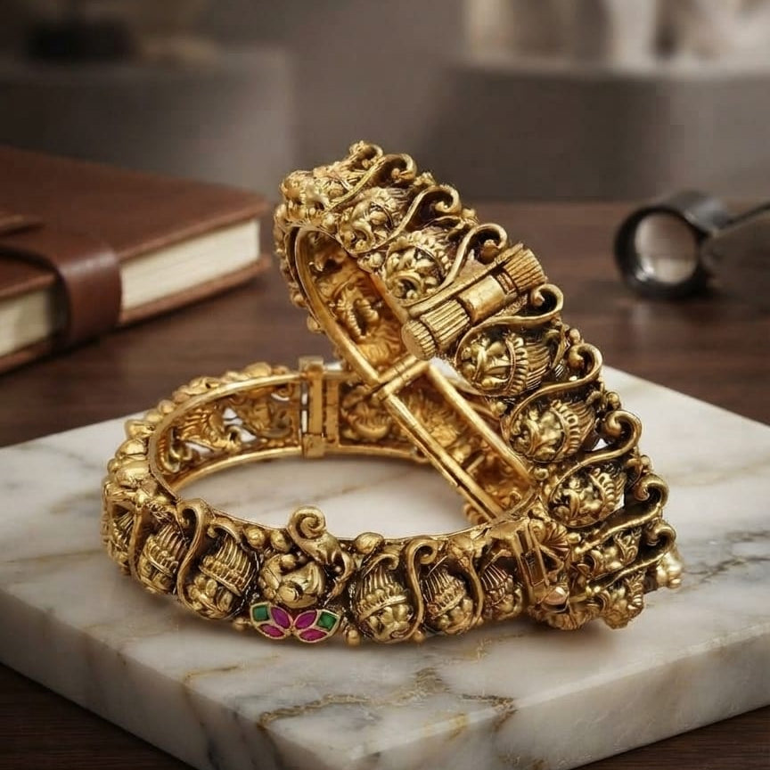 Peacock Bold Lock Bangle