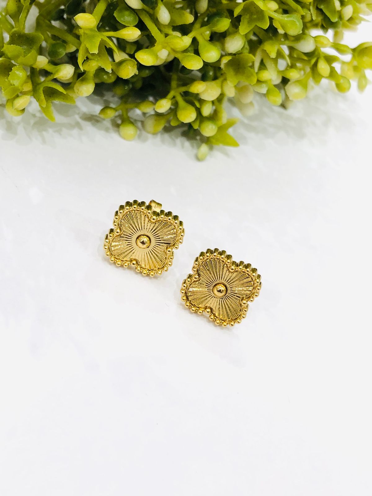 Golden Flower Pendant Set