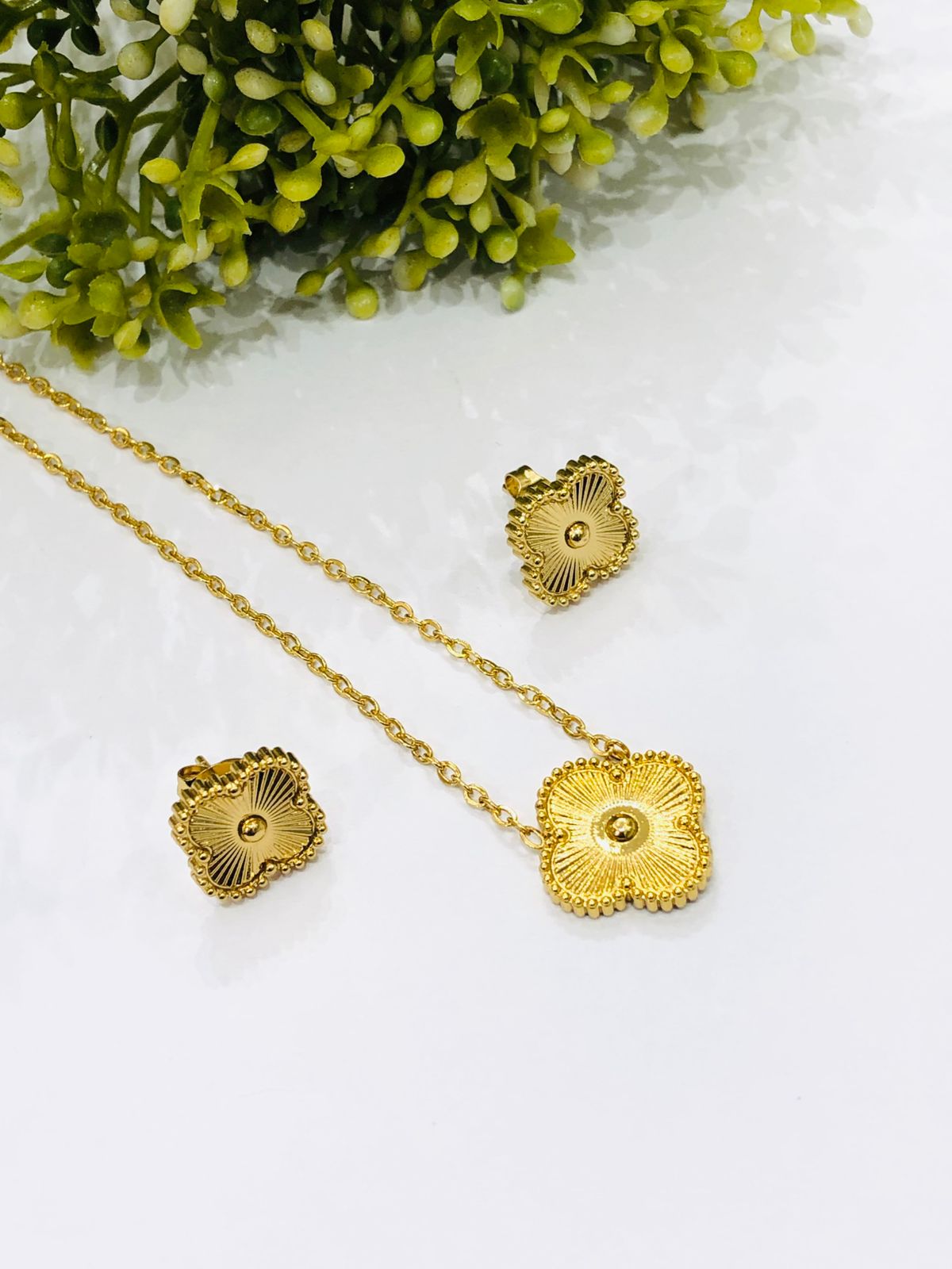 Golden Flower Pendant Set