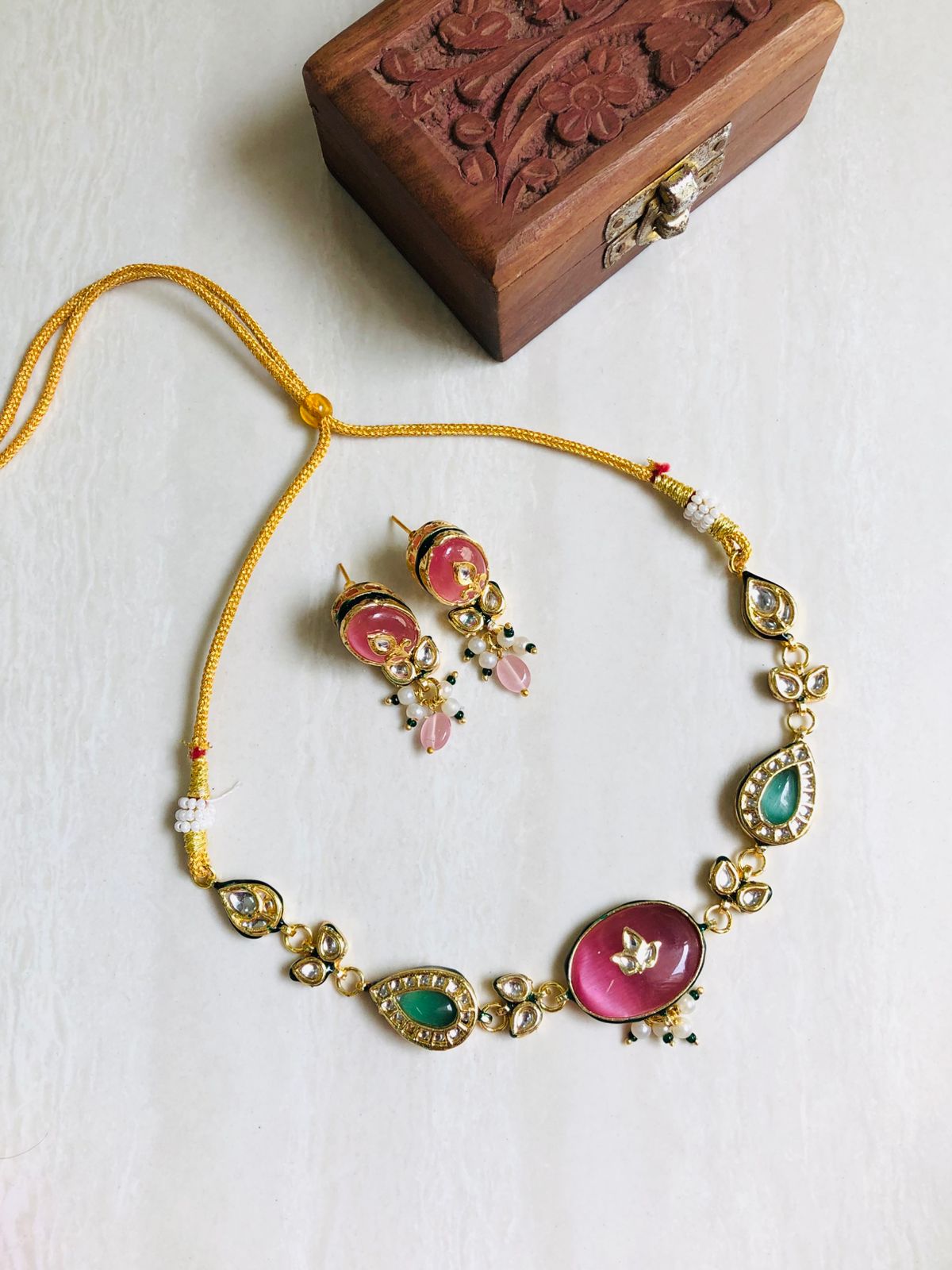 Graceful Kundan Necklace Set