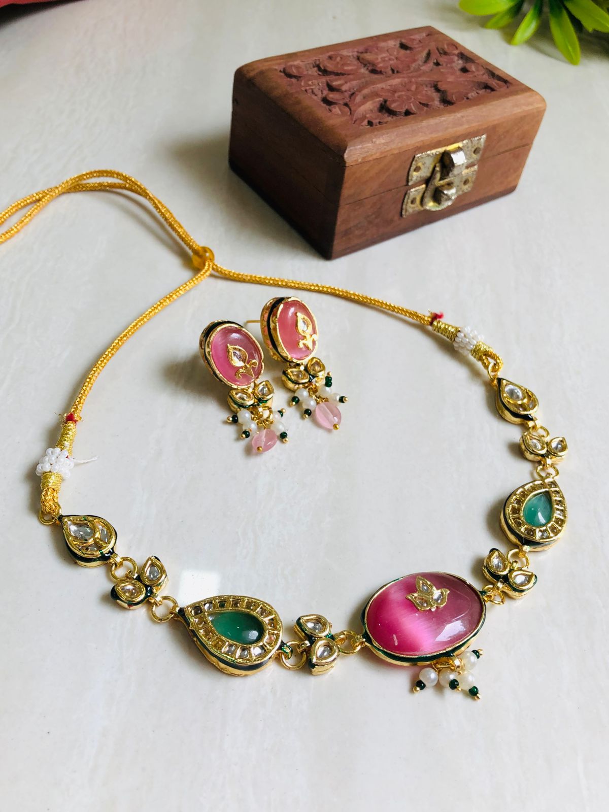 Graceful Kundan Necklace Set