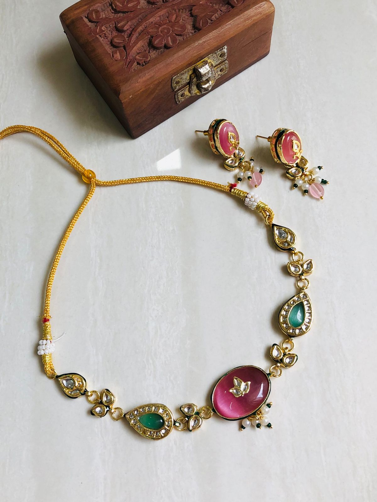 Graceful Kundan Necklace Set