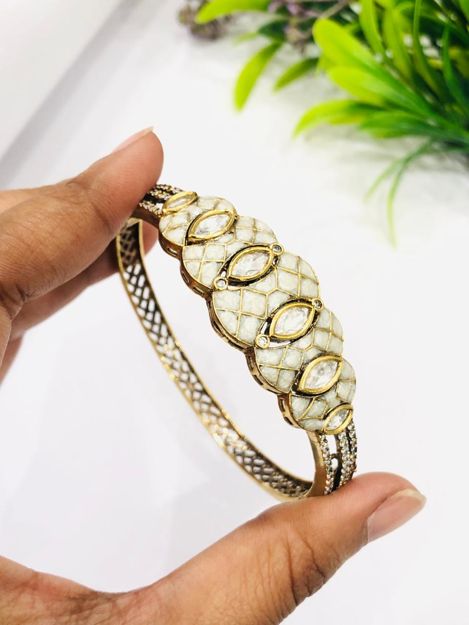 Antique Gleam Bracelet