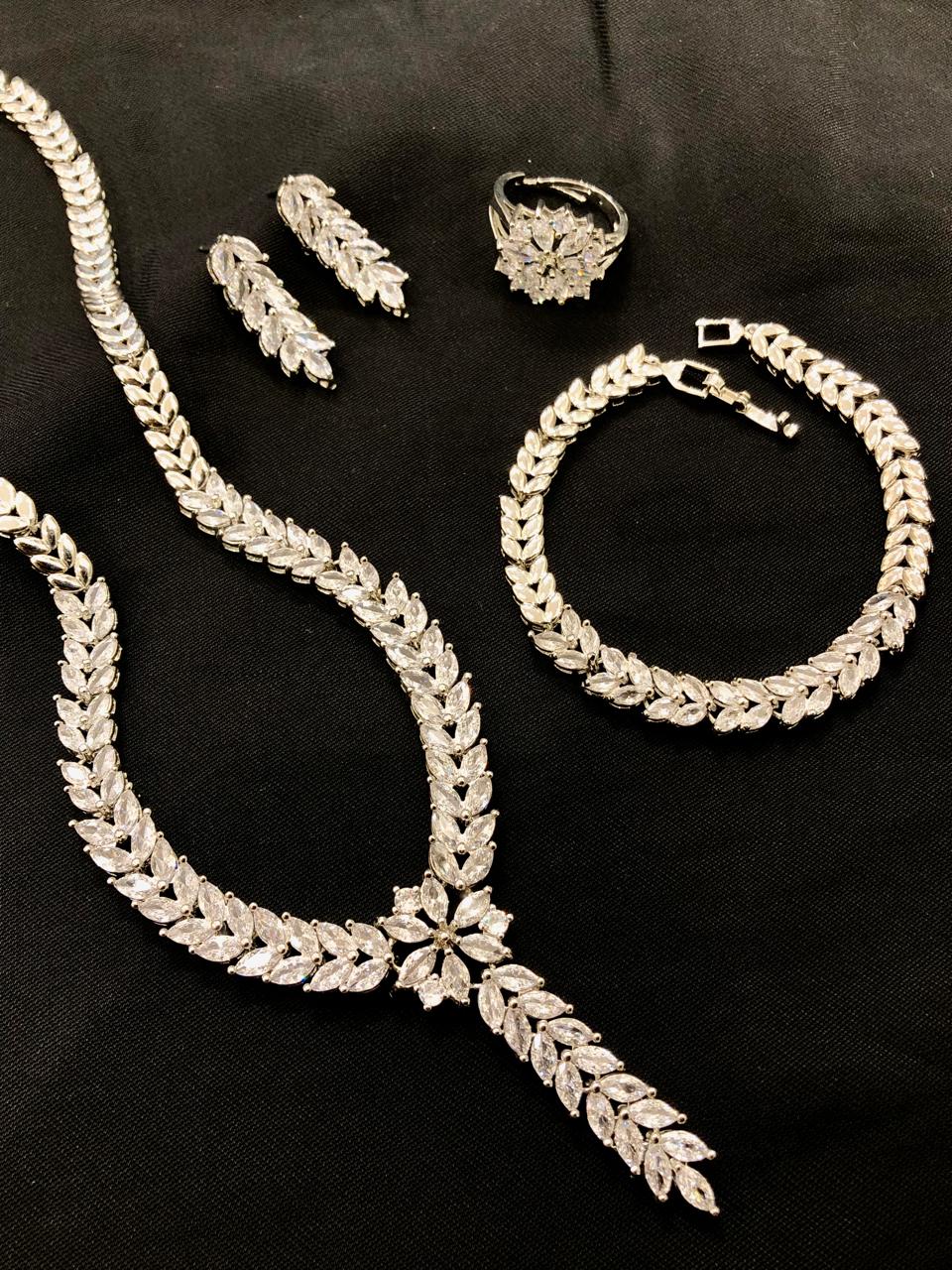 Leaf Shape Necklace Set