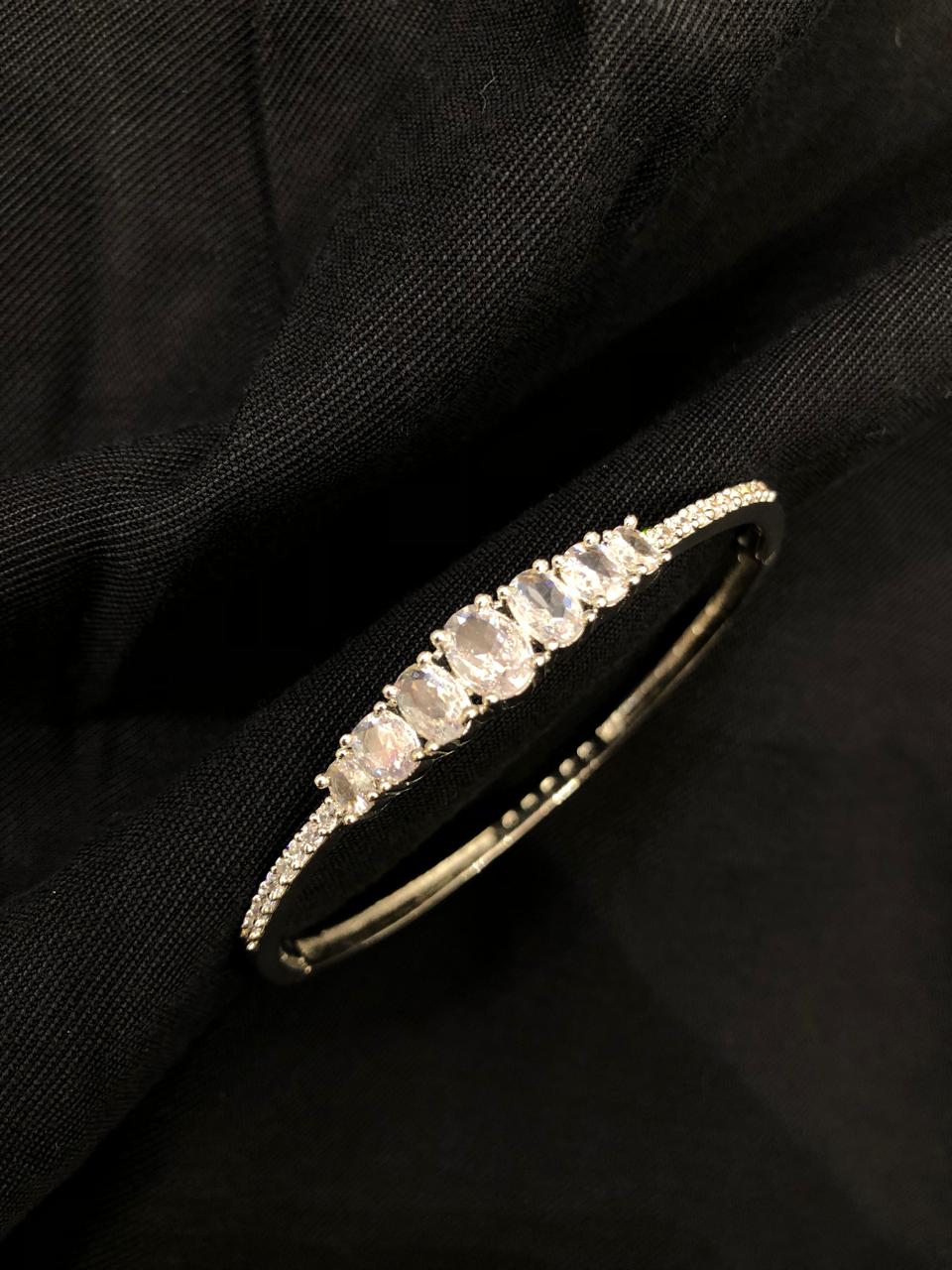 Minimal Oval Bracelet