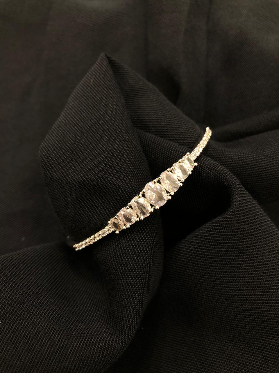 Minimal Oval Bracelet