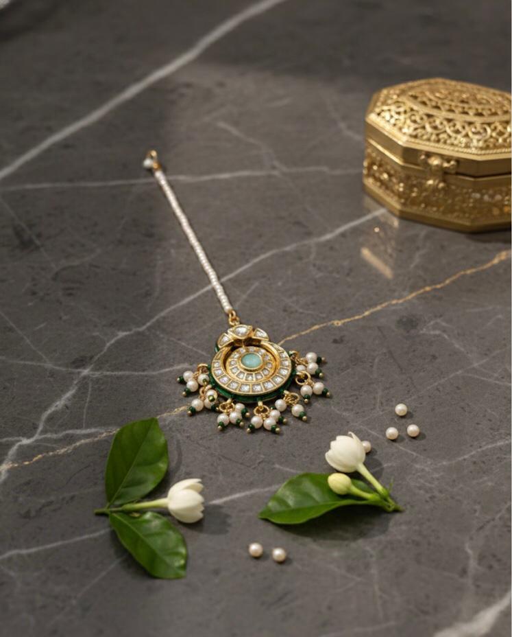 Small Kundan Mang Tika