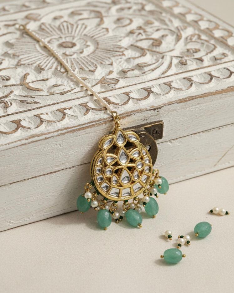 Chand Kundan Mint Mang Tika