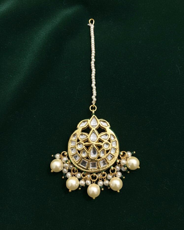 Chand Kundan Pearl Mang Tika